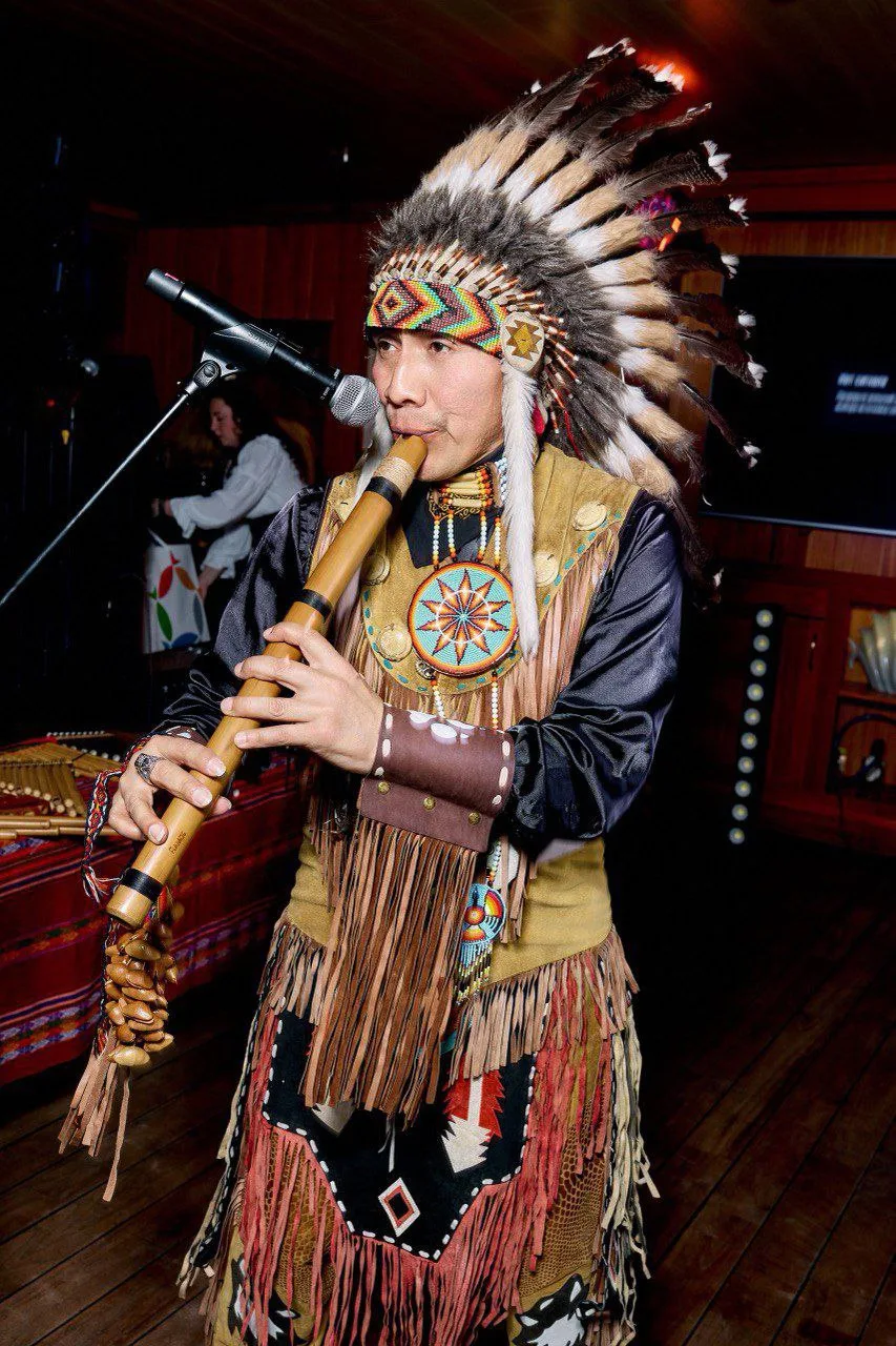 Actuación con flauta de pan